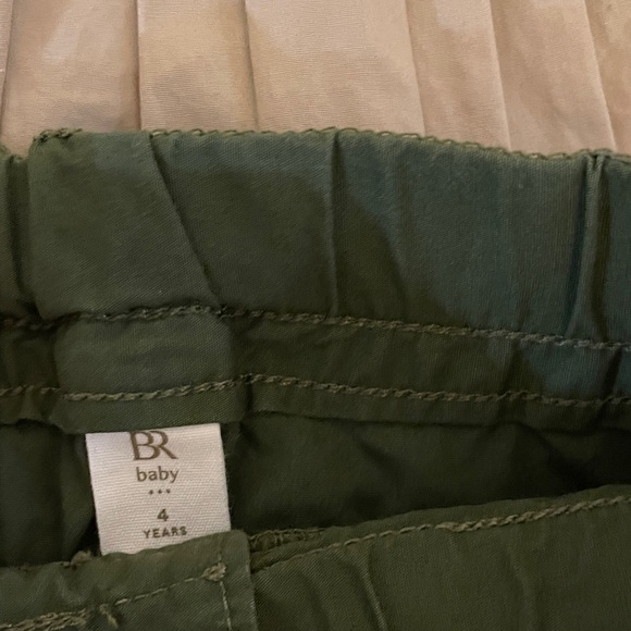 Banana Republic Baby 4T Beige Button-Up Shirt and Green Shorts Set - Picture 7 of 7